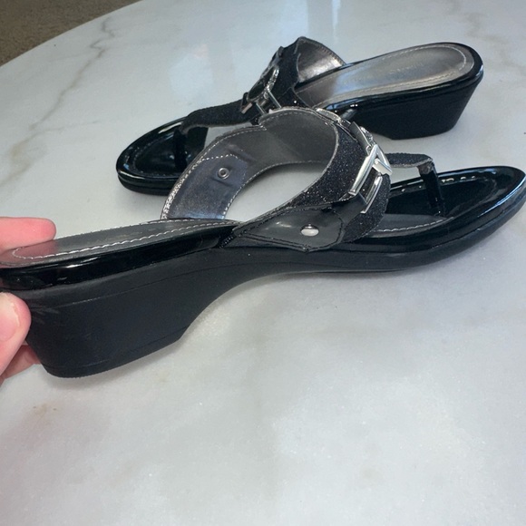 Marc Fisher black and silver sparkly thong sandals, size 7 - Picture 3 of 7